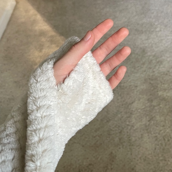 The North Face Women’s Fuzzy Jacket Soft - Picture 7 of 8